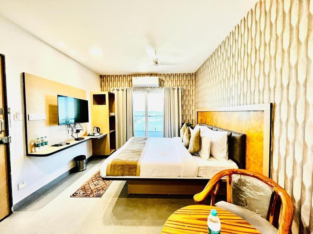 Hotel Lake View Airport Zone Hyderabad Exterior photo