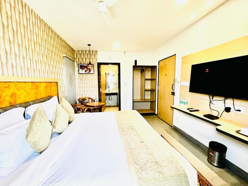 Hotel Lake View Airport Zone Hyderabad Exterior photo