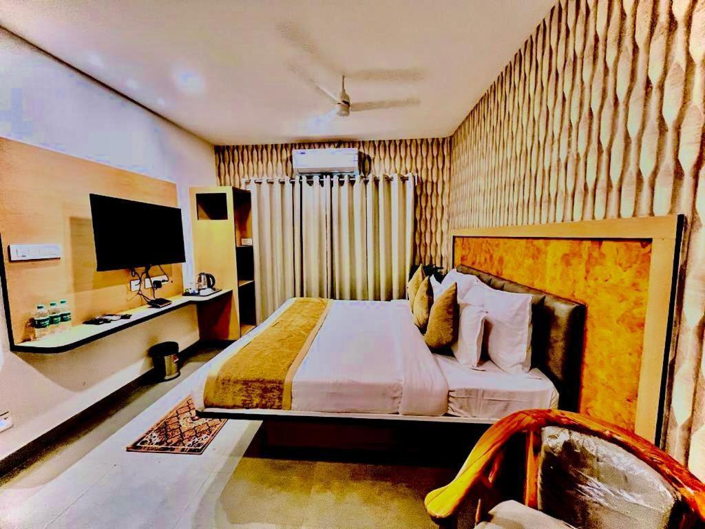 Hotel Lake View Airport Zone Hyderabad Exterior photo