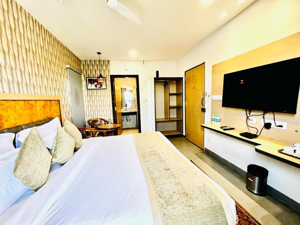 Hotel Lake View Airport Zone Hyderabad Exterior photo