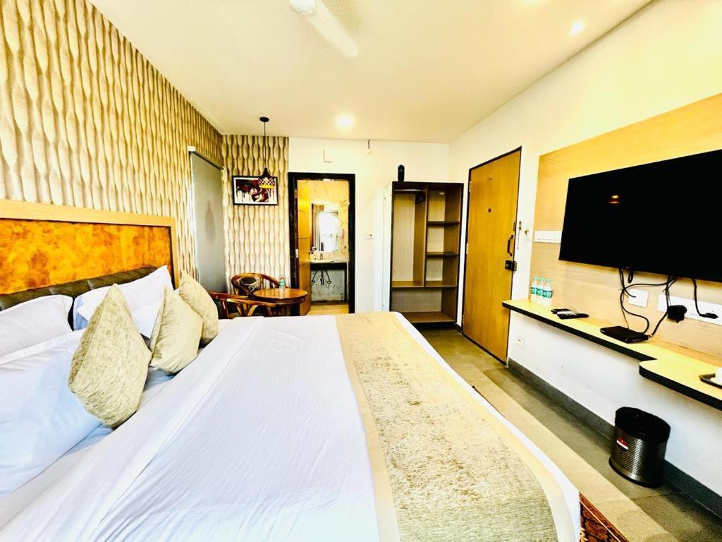 Hotel Lake View Airport Zone Hyderabad Exterior photo