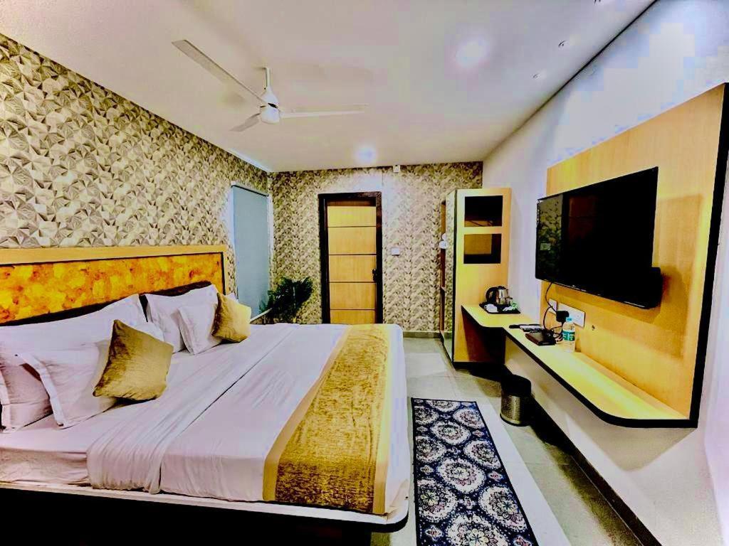 Hotel Lake View Airport Zone Hyderabad Exterior photo
