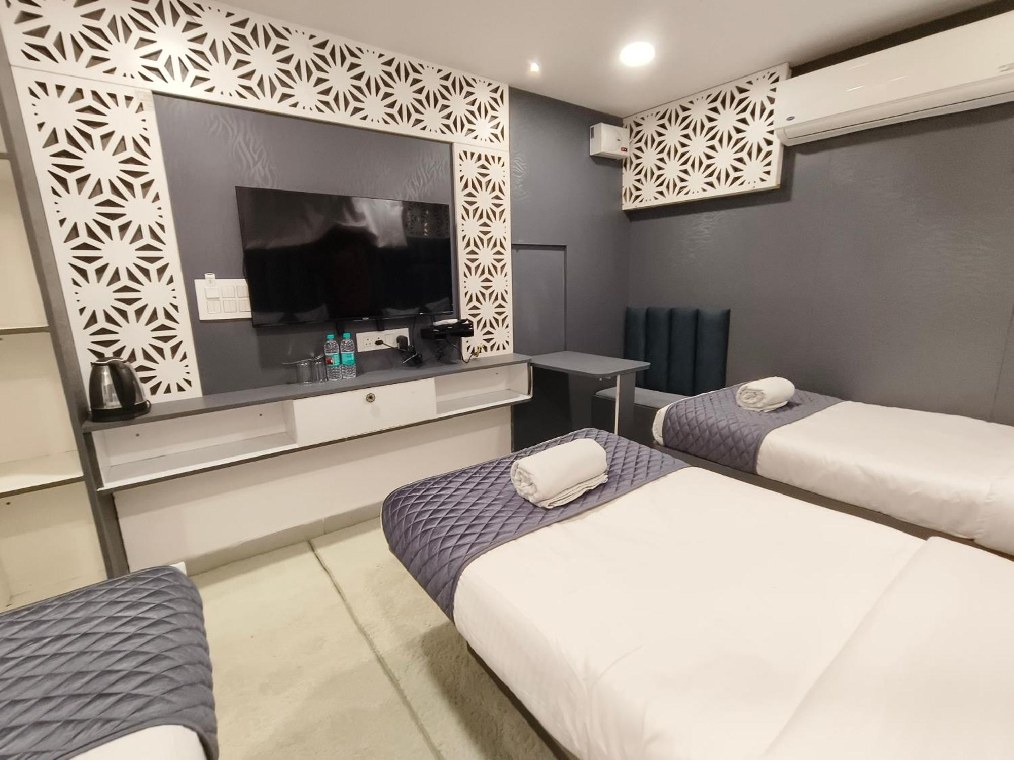 Hotel Lake View Airport Zone Hyderabad Exterior photo